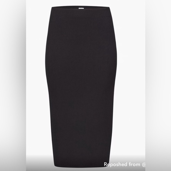 Aritzia Wilfred BLACK Janine Skirt ribbed body-con, size small - Picture 2 of 9